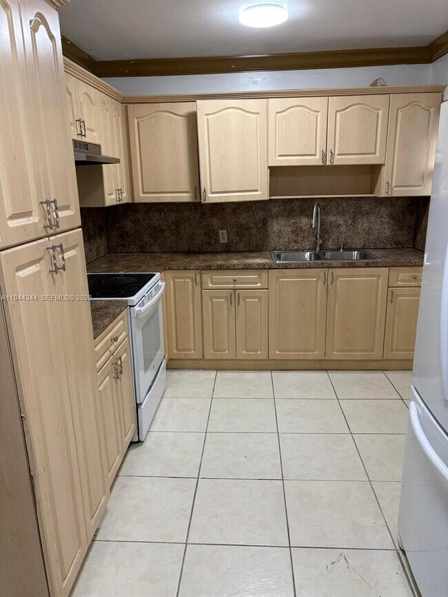 Foto del edificio - 2830 NW 66th St