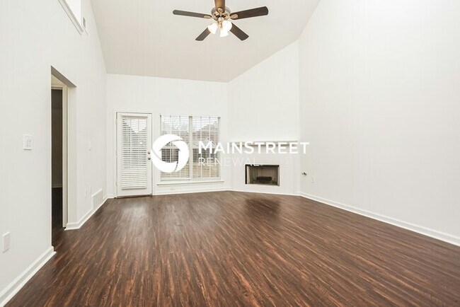 Building Photo - 3 Bedroom Pet-Friendly Home in MEMPHIS, TN with Main Street Renewal