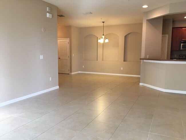 Foto del edificio - Beautiful 3/2 2nd Floor condo in gated Flo...