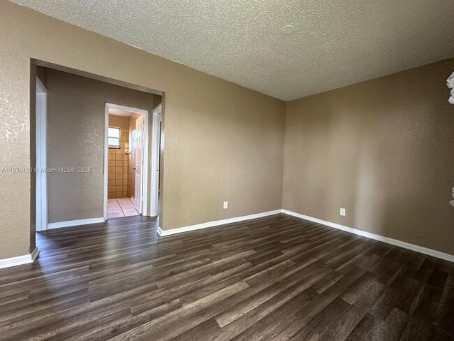 Foto del edificio - 616 NW 4th Ave