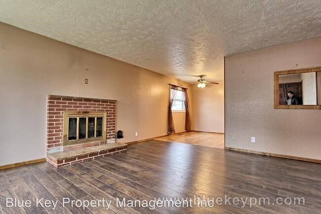 Foto del edificio - 3 br, 1 bath House - 8024 SE Francis Street