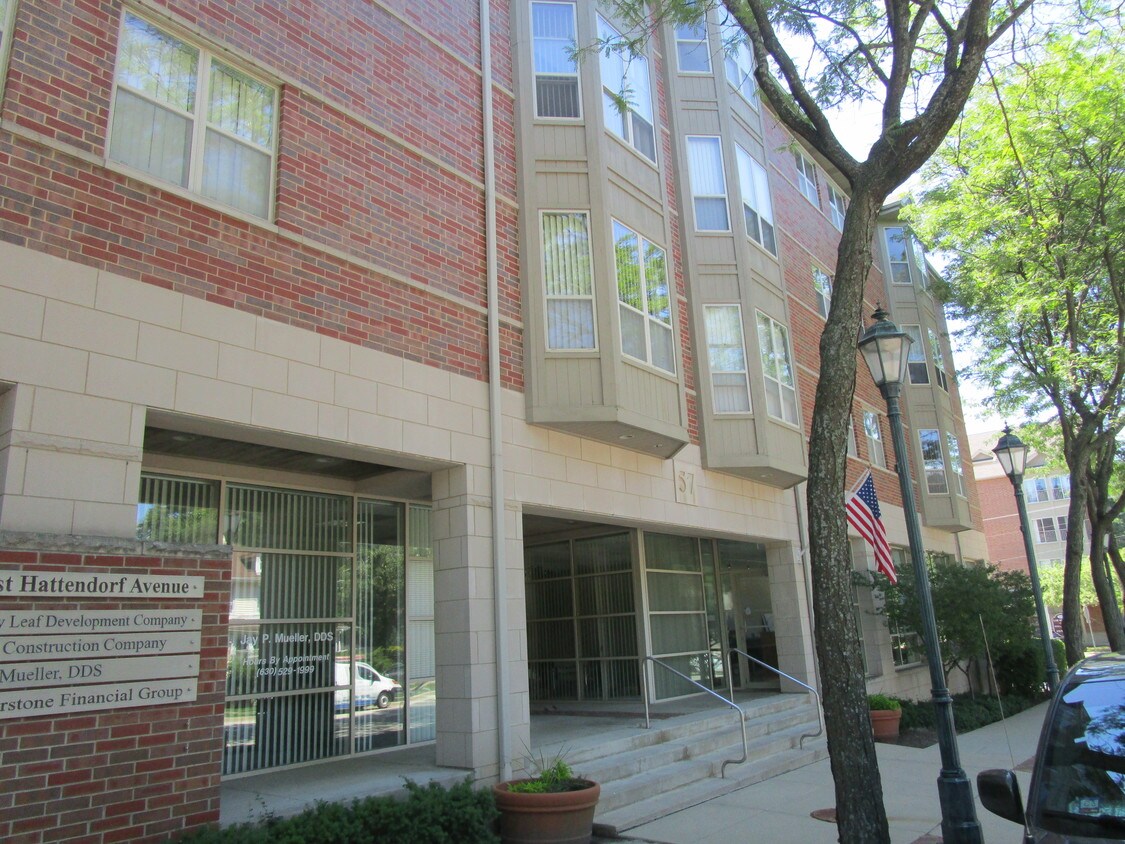 Elegant surroundings - 57 E Hattendorf Ave