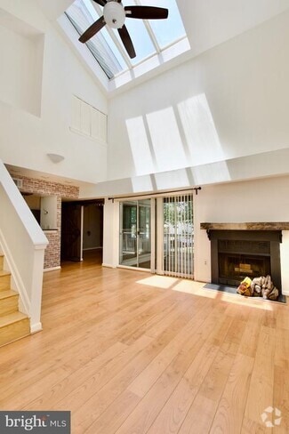 Building Photo - 3377 Lakeside View Dr