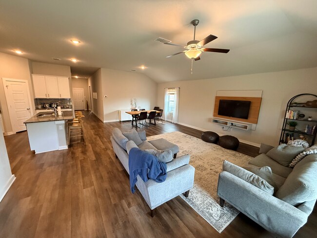 Building Photo - Spacious 3 Bedroom Home with Flex Room and Covered Patio in South San Antonio