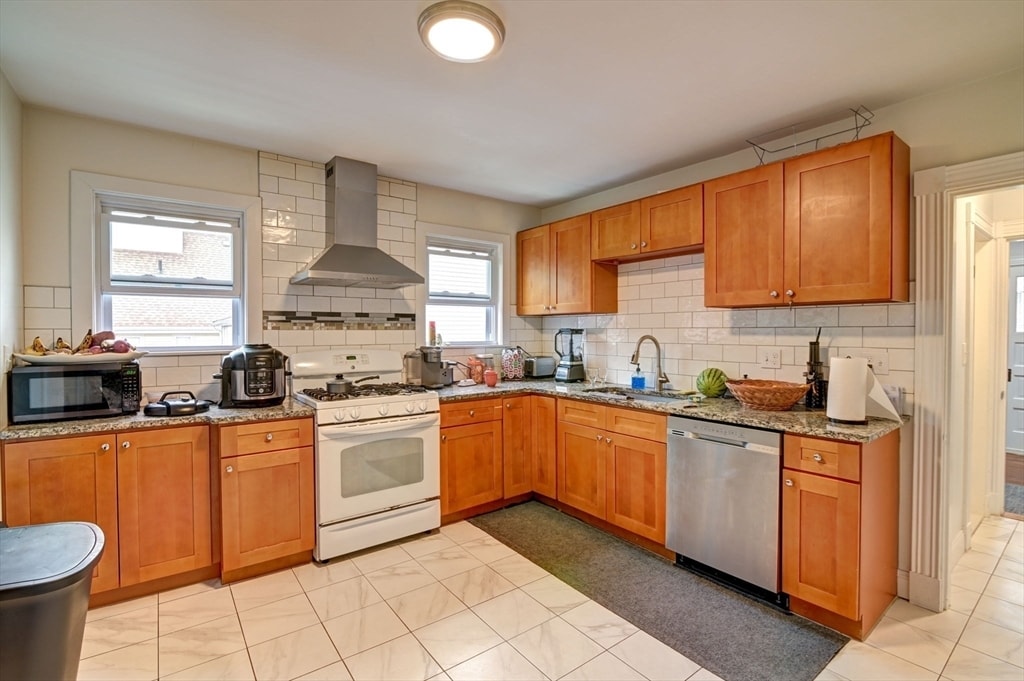 Primary Photo - 19 Wollaston Ave