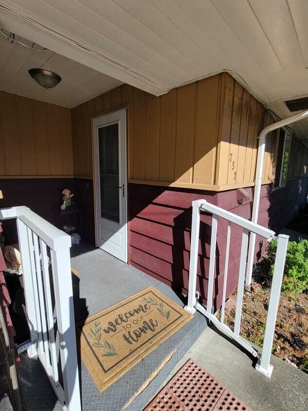 Own separate entrance - 752 N 195th St