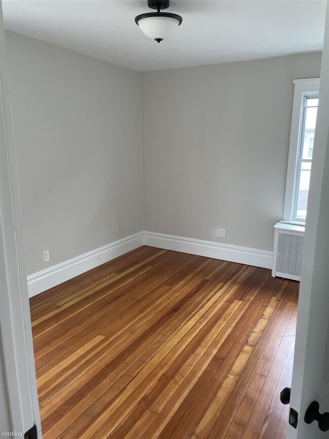 Foto del edificio - 3 br, 1 bath Duplex - 1018 Hope Street 1