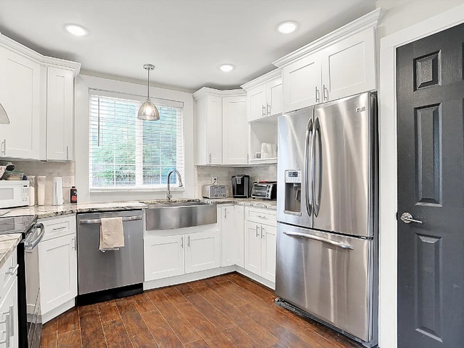 Building Photo - 1641 Iowa St