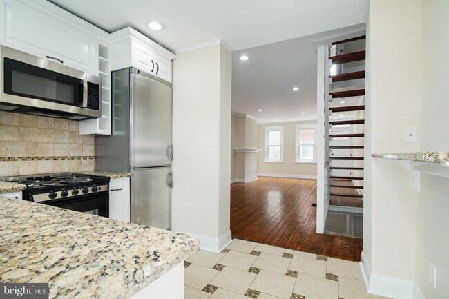 Foto del edificio - 2442 S Bancroft St