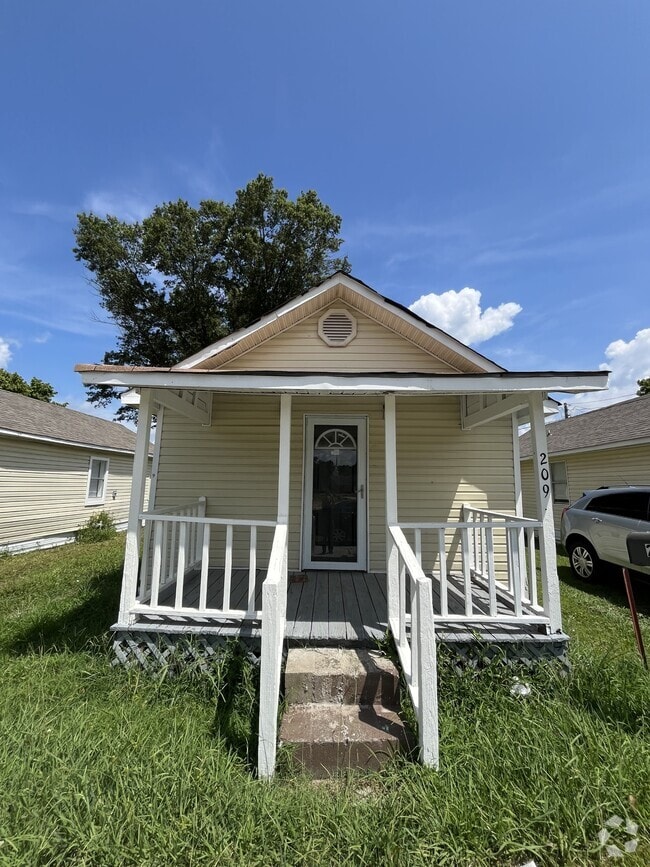 Building Photo - 209 Haywood St