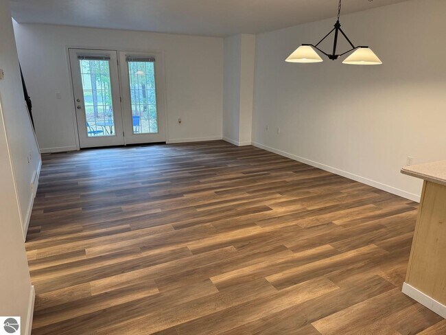 Foto del edificio - 1495 Newport St