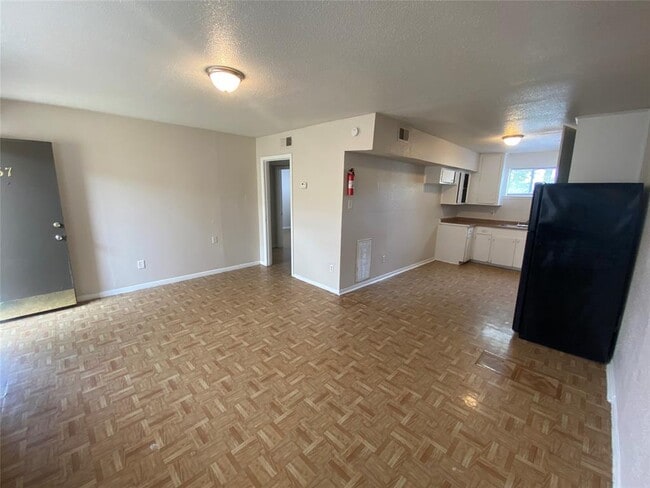 Building Photo - 5610 Royal Palms St