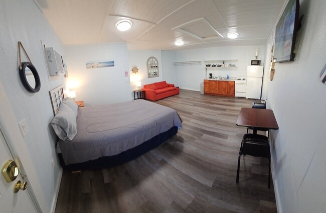 Building Photo - 202 W E St