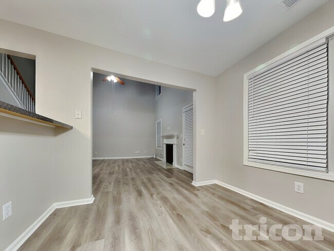 Foto del edificio - 6884 White Walnut Way