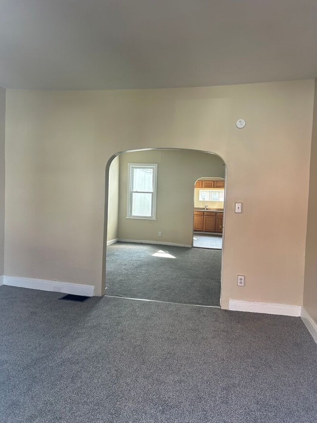 Building Photo - Section 8 considered.  3-bedroom row home in Midtown Harrisburg
