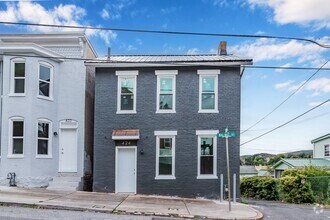 Building Photo - 424 Walnut St
