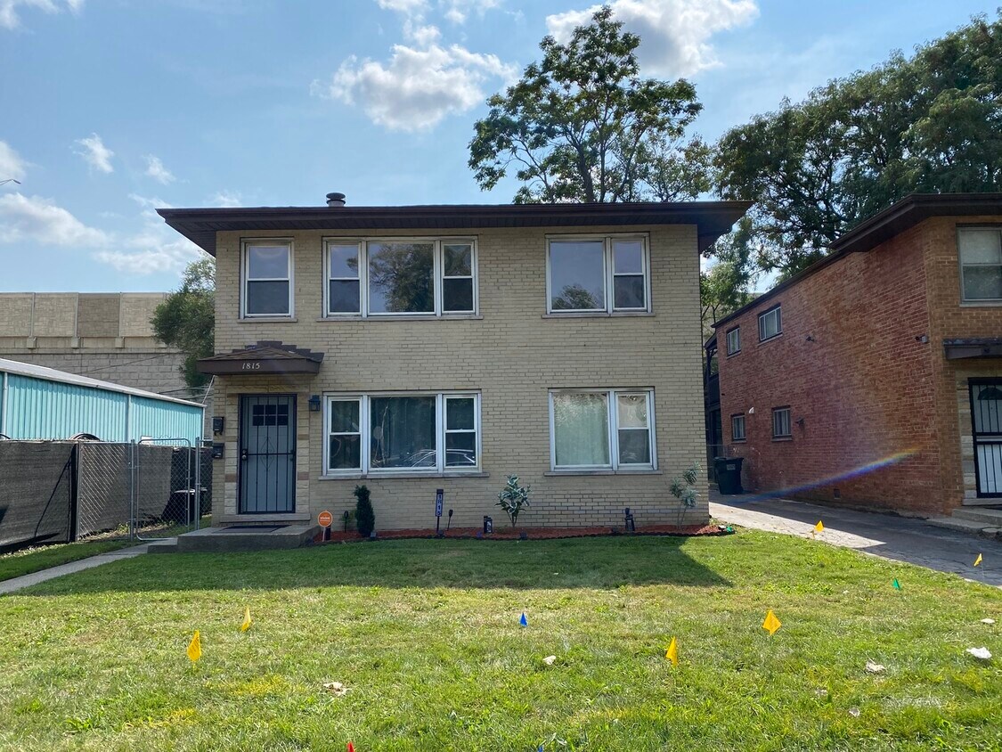 Primary Photo - 1815 171st St