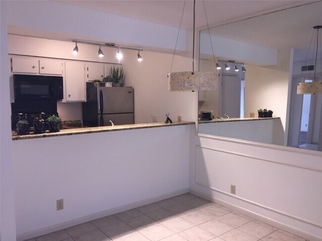 Foto del edificio - 6501 E Hill Dr