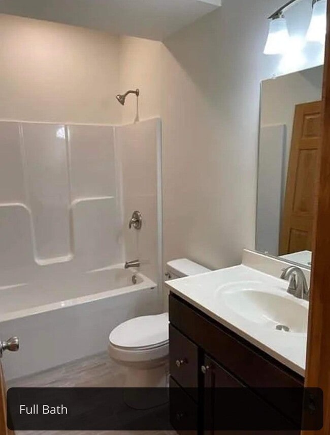 Full bath - 7701 Sturgeon Ave