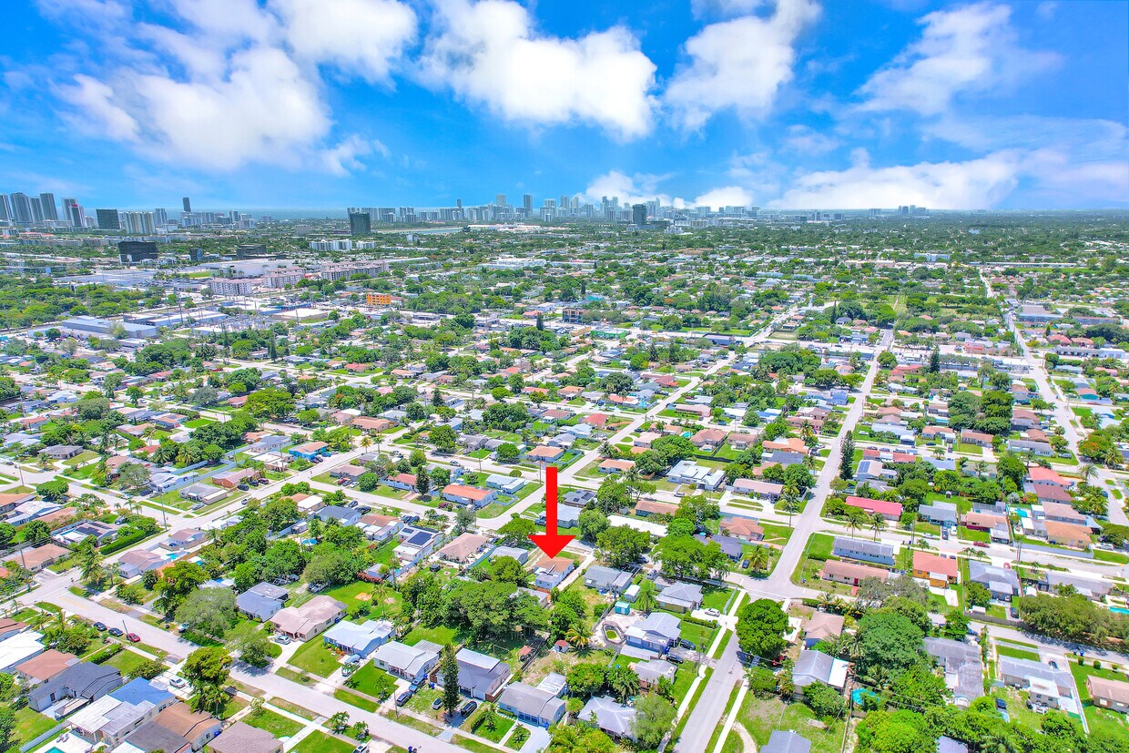 Foto principal - 2435 Plunkett St