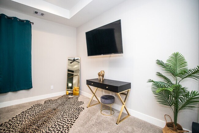 Foto del edificio - 1915 Kolfahl St