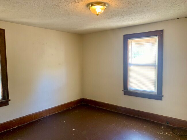 Building Photo - 1525 Miami Ct NE