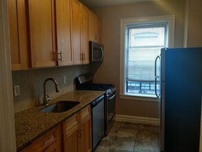 Building Photo - 118 Corbin Ave