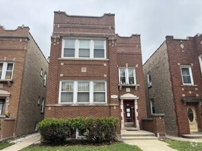 Building Photo - 5126 W Cullom Ave