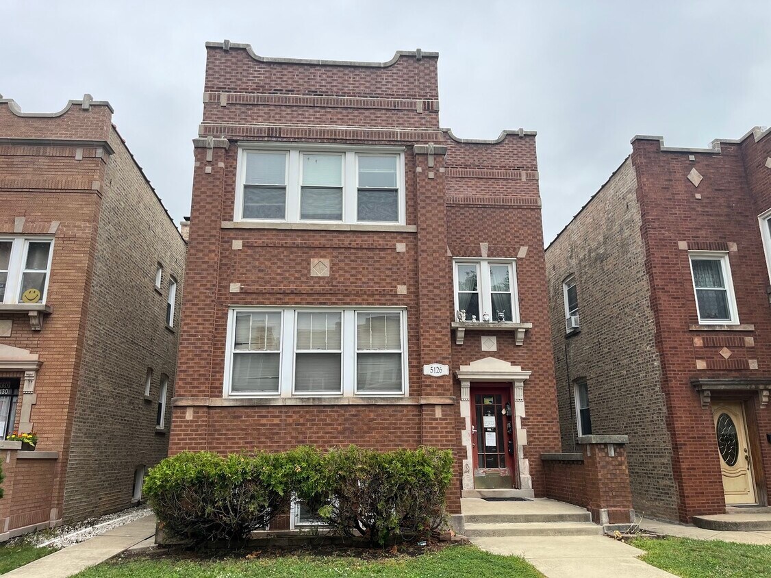 Primary Photo - 5126 W Cullom Ave