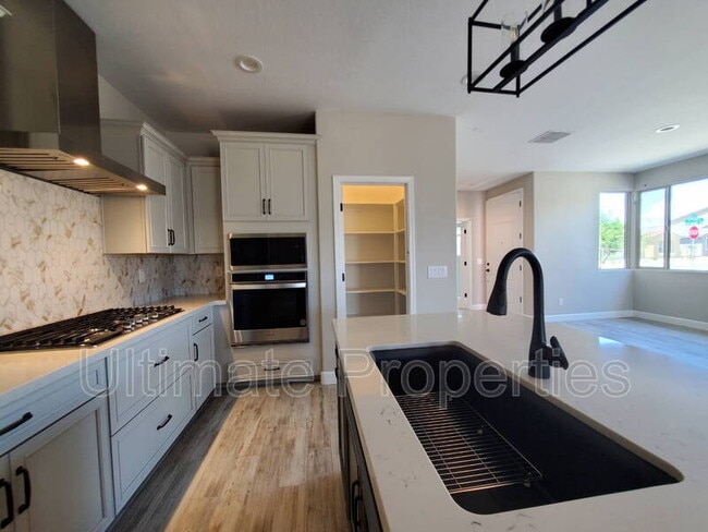 Foto del edificio - 835 N 110th Ave