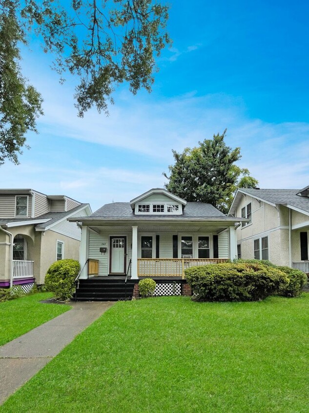 Primary Photo - Quaint 2-Bedroom Cottage Bungalow in Edgew...