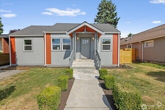 Building Photo - 110 Pelly Ave N