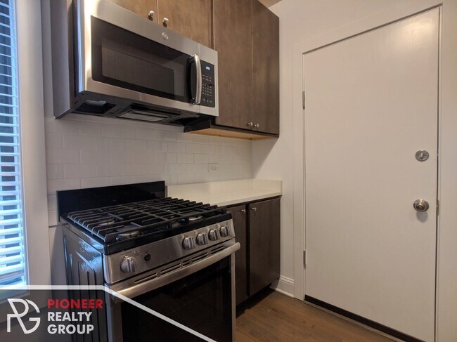 Foto del edificio - 2642 N Spaulding Ave