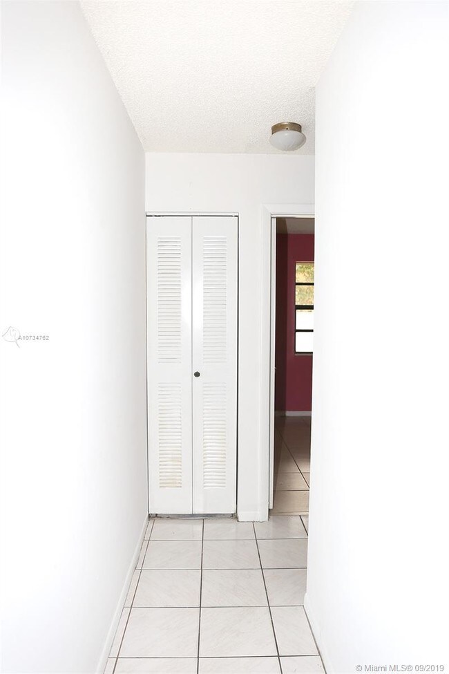Foto del edificio - 23422 Country Club Dr E