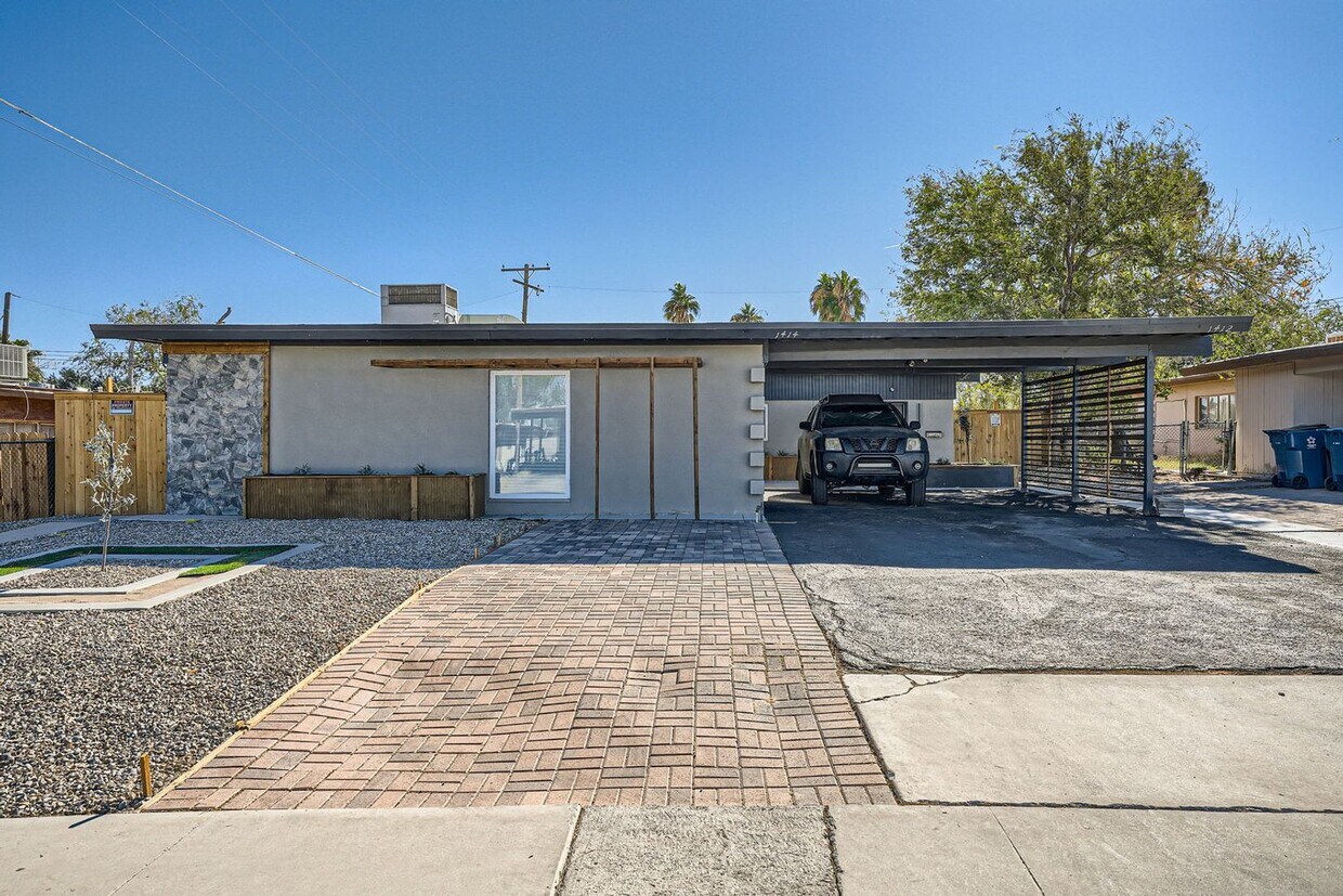 Primary Photo - Stunning 2 Bedroom Newly Remodeled Modern ...