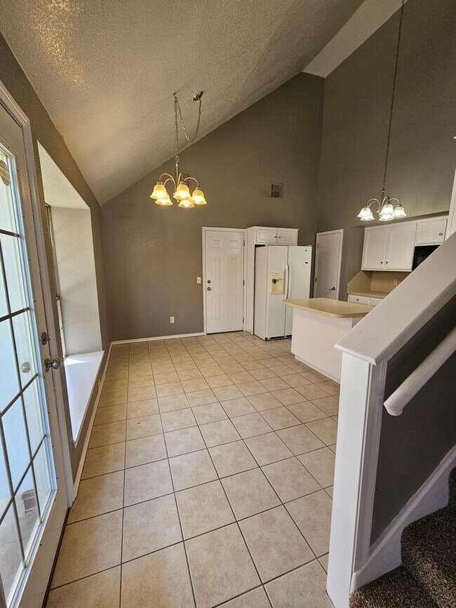Foto del edificio - (4) Bed/(3) Bath in Moore with Storm Shelt...