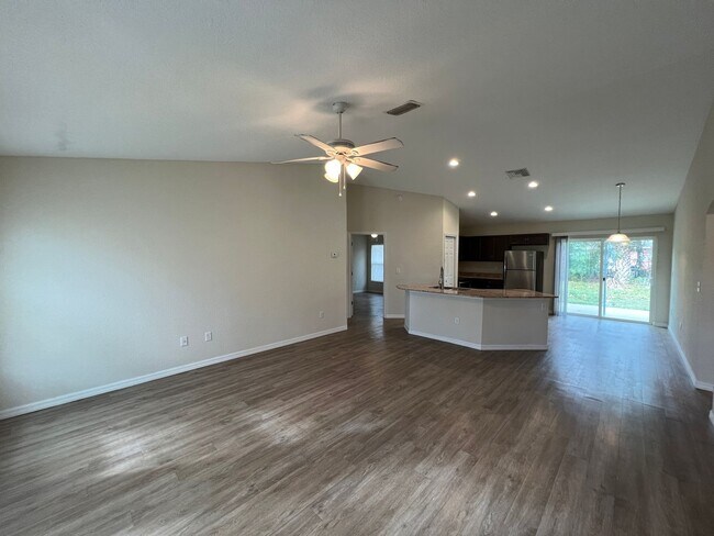 Foto del edificio - Beautiful 3 Bed /2 Bath in Ocala!!