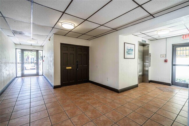 Building Photo - 6960 Rue Vendome