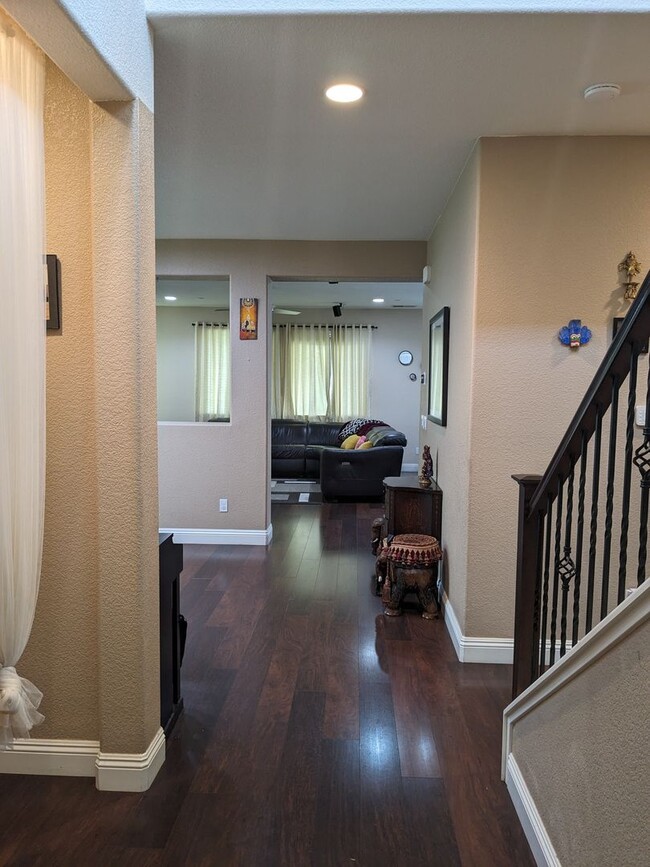 Building Photo - Lovely 4 Bedroom Blackstone Home