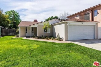 Building Photo - 539 S Parish Pl
