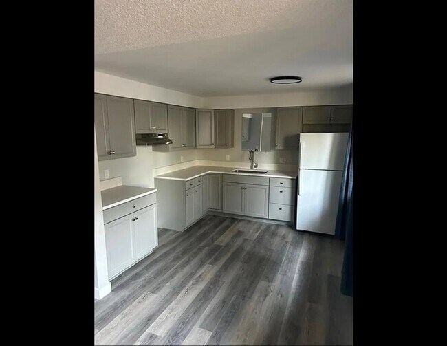Foto del edificio - 2506 E Rowan Ave