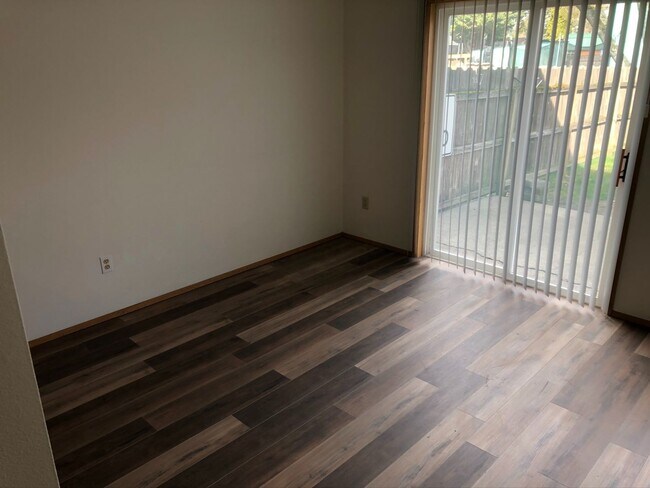 Foto del edificio - Nice 3 Bedroom, 1.5 Bath Duplex Near Linfield