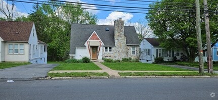 Building Photo - 146 Monhagen Ave