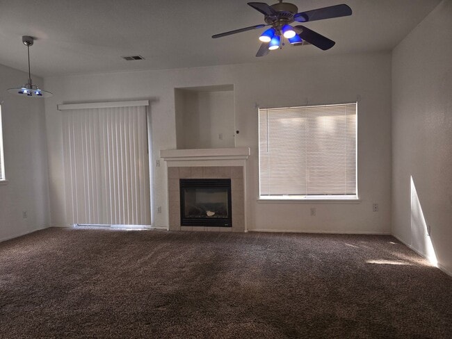 Building Photo - 2 Bedroom 2.5 Bath townhome in Thornton co...