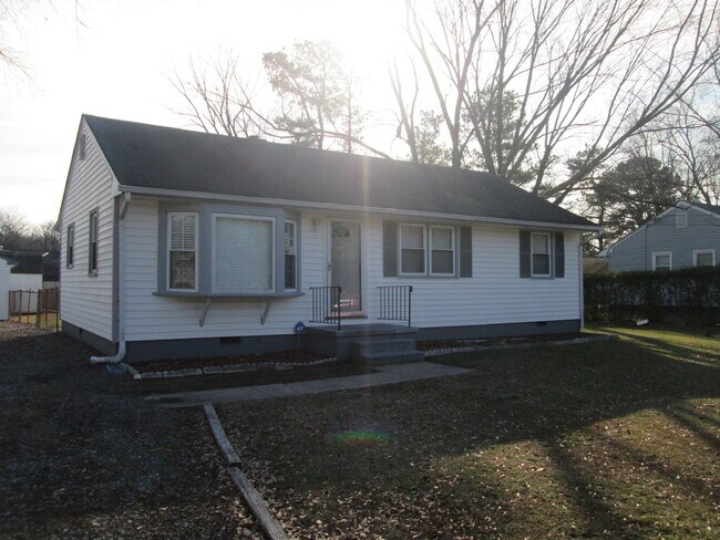 Foto del edificio - Three Bedroom Highland Springs Home. Available in September