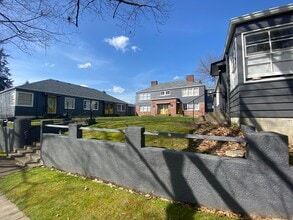 Building Photo - 1089 E 19th Ave