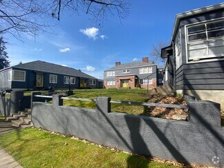 Building Photo - 1071 E 19th Ave