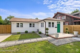 Building Photo - 607 Warren Ave