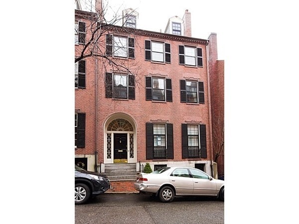 Building Photo - 14 Chestnut St