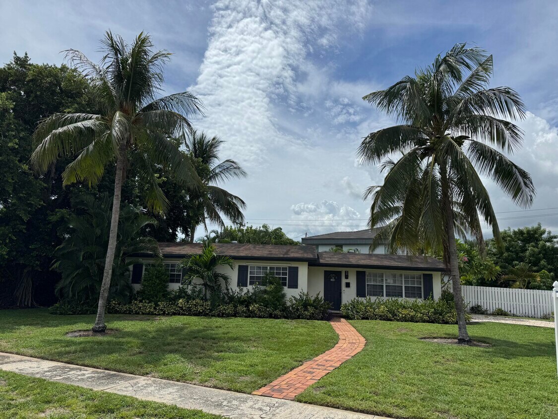 Foto principal - 300 NE 7th St
